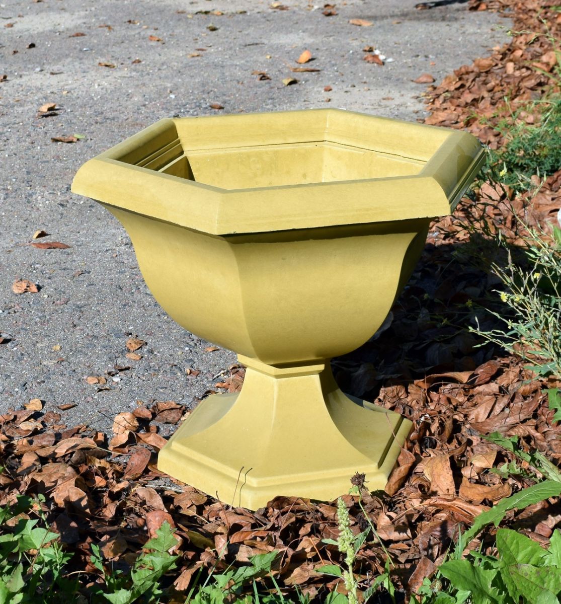 New product. Square flowerpot. Code 3049/12
